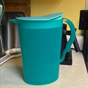 Tupperware Teal Pitcher, Plastic 2.1 L